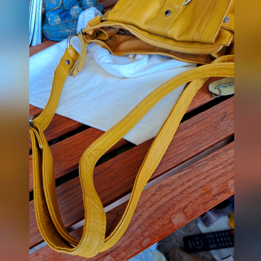 Marco Avane Shoulder Bag. Tan Yellow Leather. - Picture 15 of 15